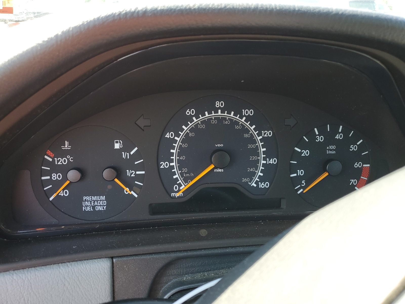 WDBJF82F6WX007889 1998 Mercedes-Benz E 320 4Matic