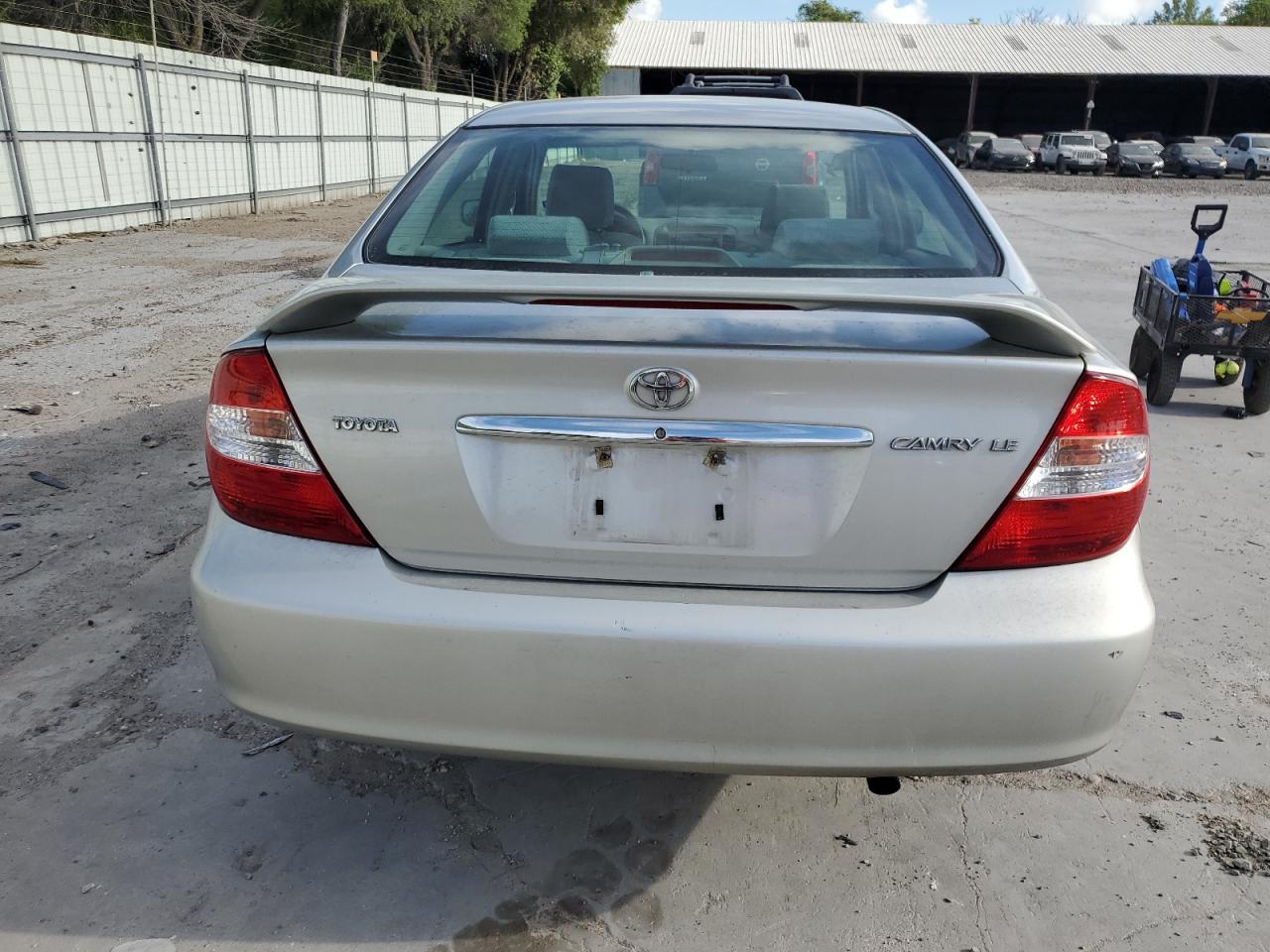 2002 Toyota Camry Le VIN: 4T1BE30K72U611535 Lot: 67366644