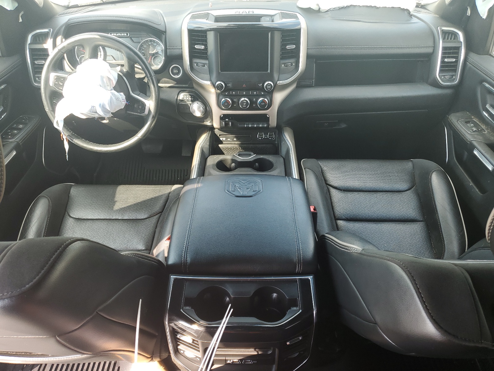 2019 Ram 1500 Laramie vin: 1C6RREJT6KN770932