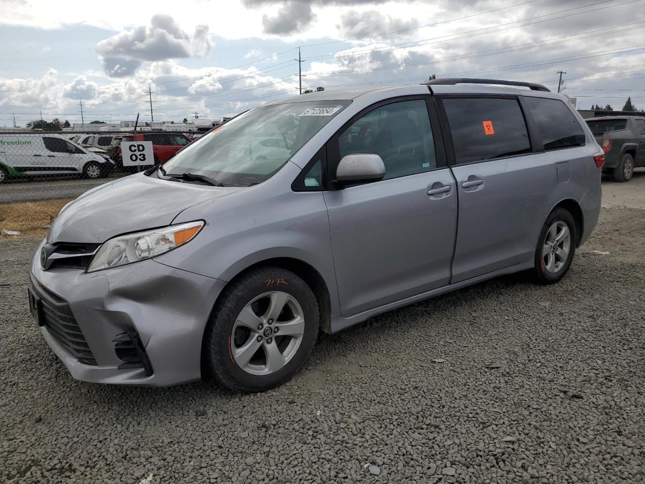 5TDKZ3DC0JS944481 2018 TOYOTA SIENNA - Image 1