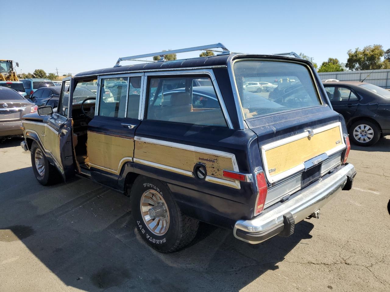 1986 Jeep Grand Wagoneer - Image 2