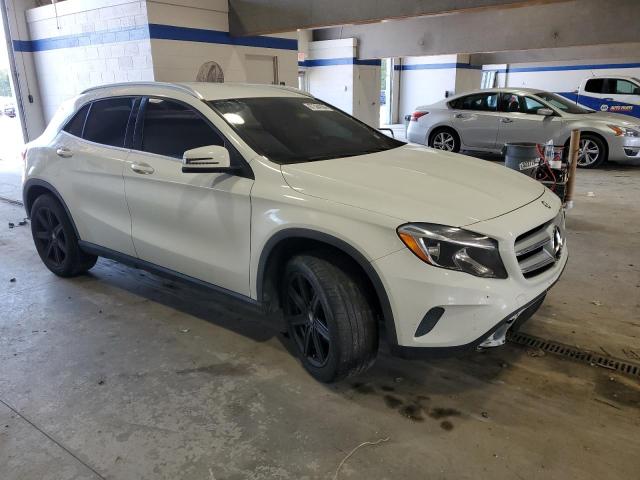 Паркетники MERCEDES-BENZ GLA-CLASS 2015 Білий