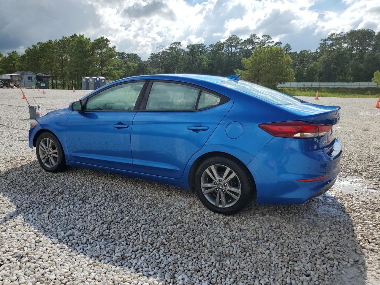 5NPD84LFXHH131565 2017 HYUNDAI ELANTRA - Image 2