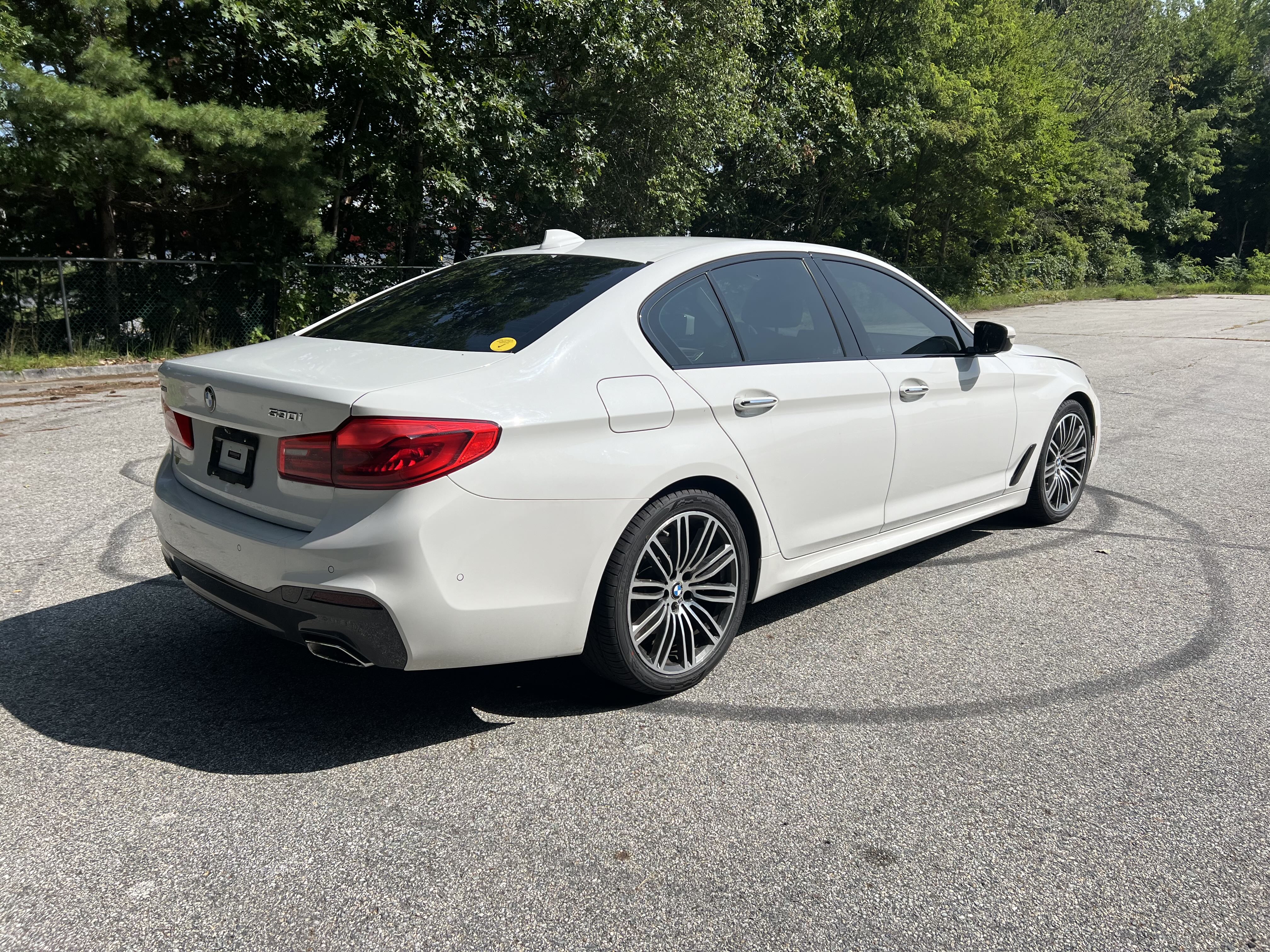 2018 BMW 530 Xi vin: WBAJA7C55JWA71985