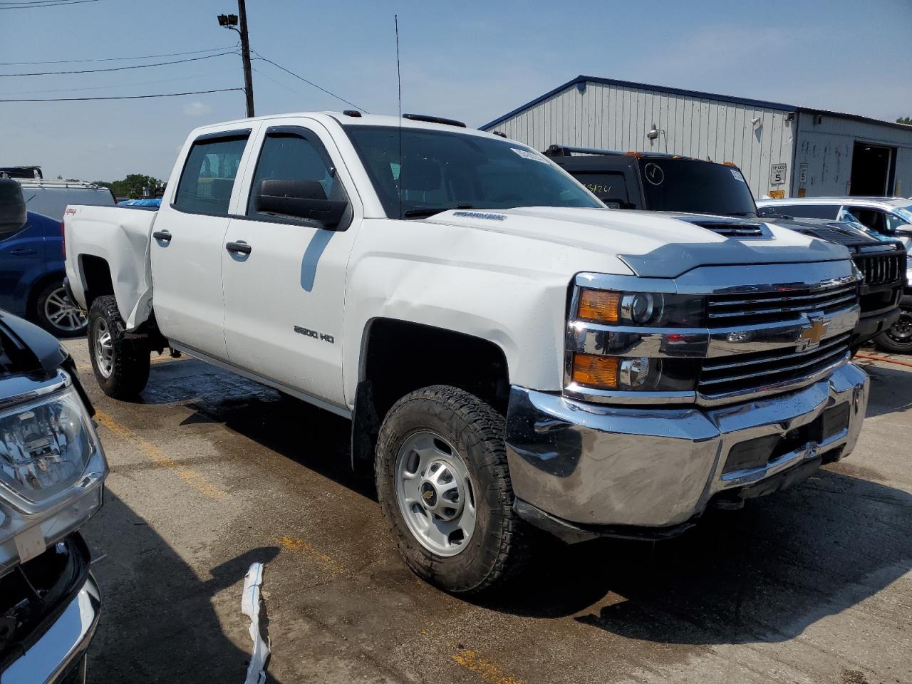 VIN 1GC1KUEY6JF226059 2018 CHEVROLET ALL Models no.4