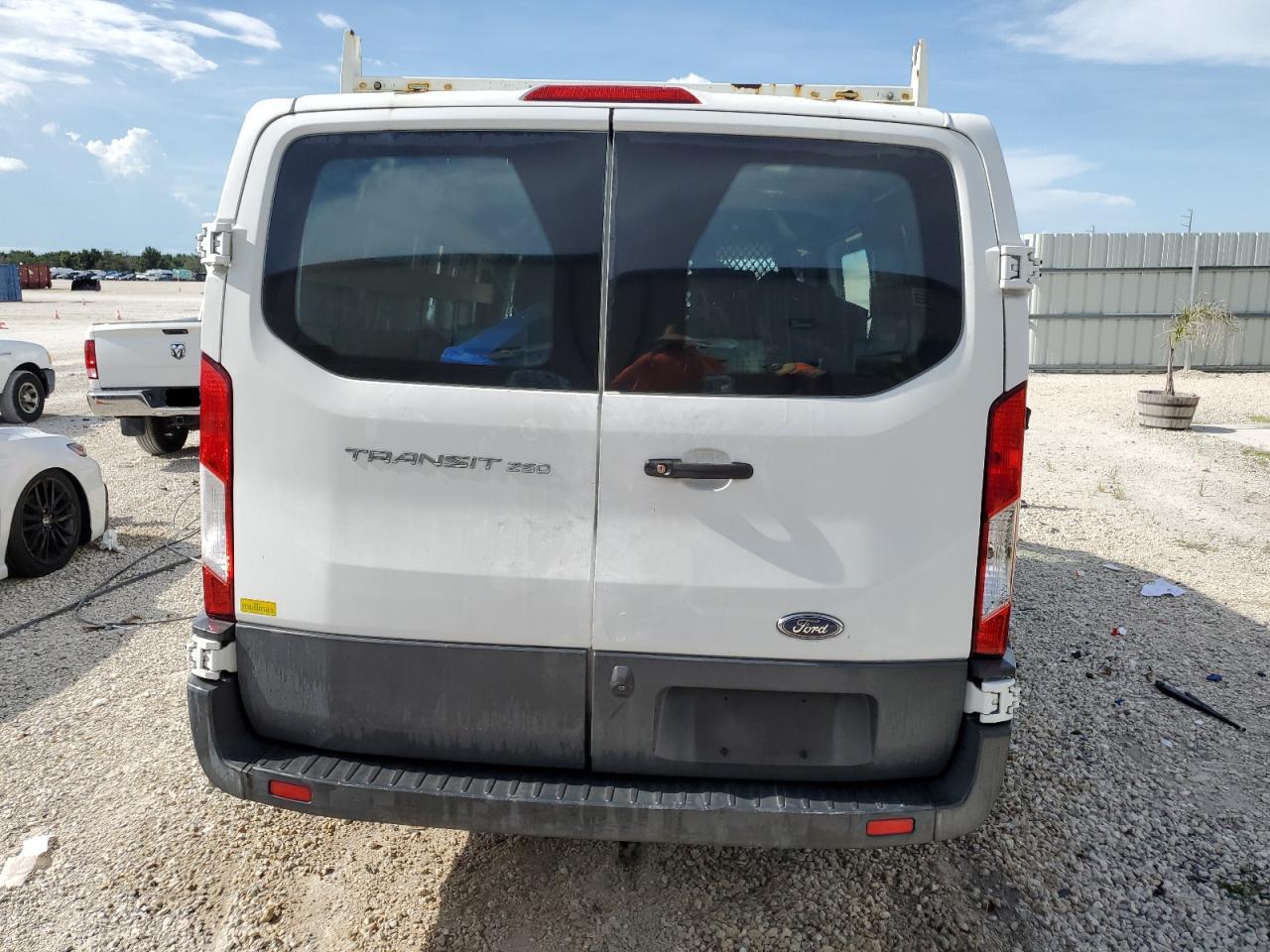 1FTYR1YM6JKA53779 2018 Ford Transit T-250