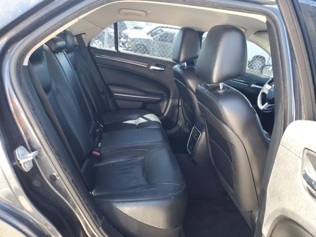 2016 Chrysler 300 Limited VIN: 2C3CCAAG1GH216553 Lot: 67801384