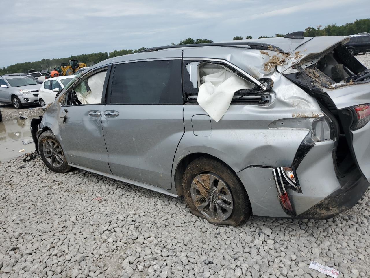 5TDYRKEC6MS070077 2021 TOYOTA SIENNA - Image 2