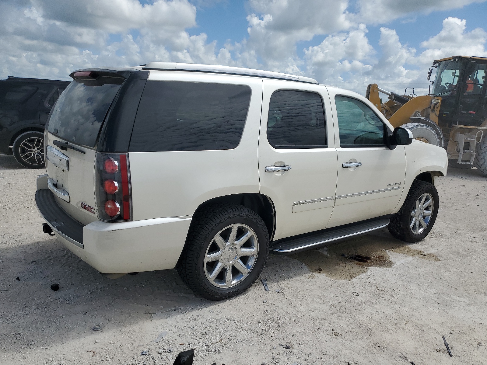 2013 GMC Yukon Denali vin: 1GKS1EEF2DR261278