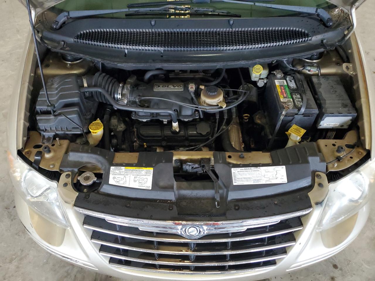 2005 Chrysler Town & Country Touring VIN: 2C4GP54L25R189226 Lot: 66143864