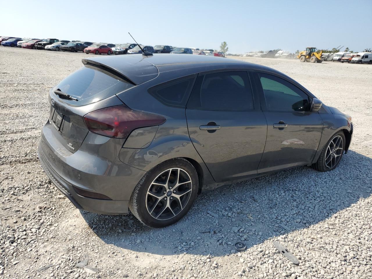 VIN 1FADP3K28FL348204 2015 FORD FOCUS no.3