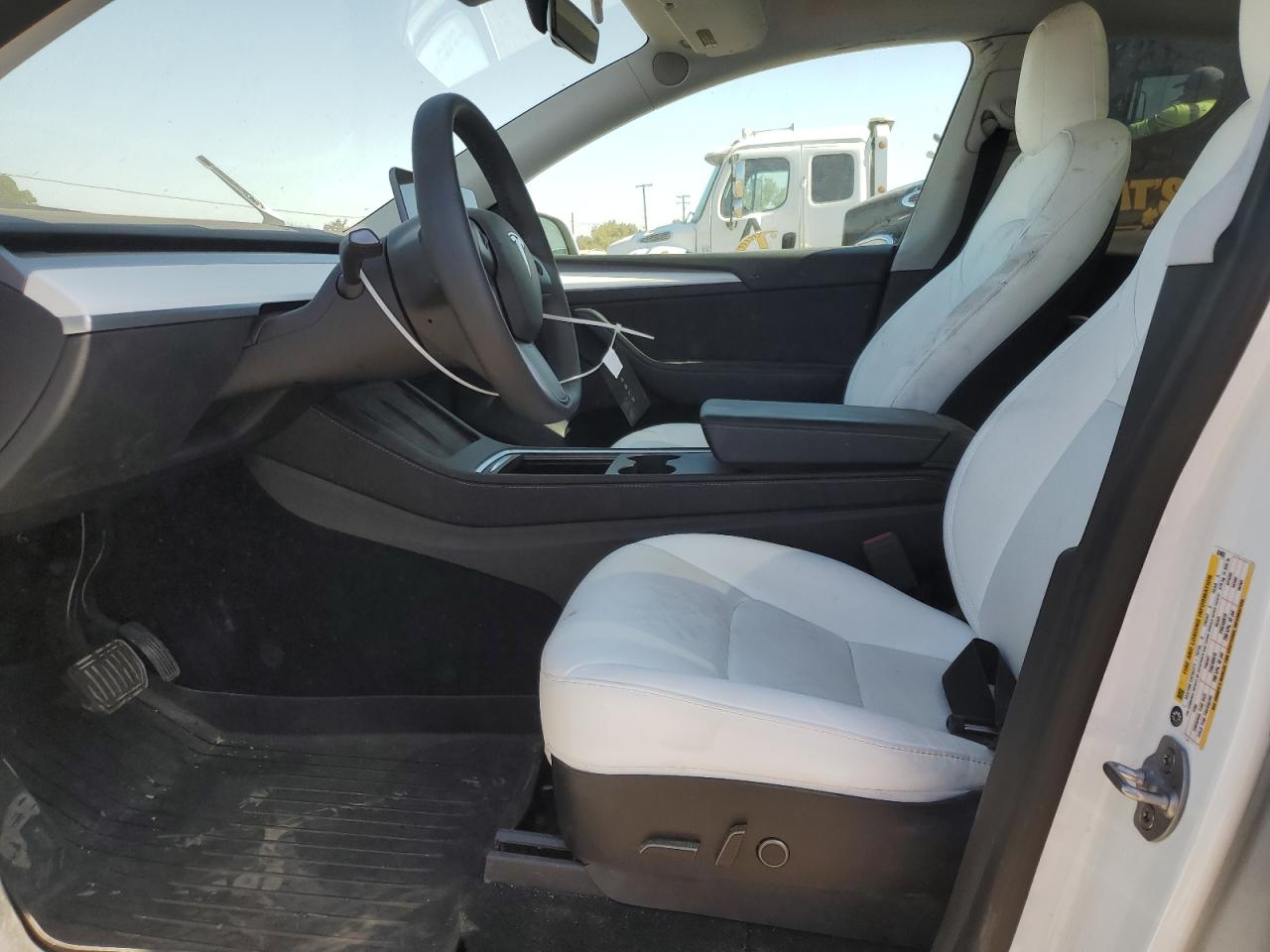 2023 Tesla Model Y VIN: 7SAYGDEE2PF624603 Lot: 69075644