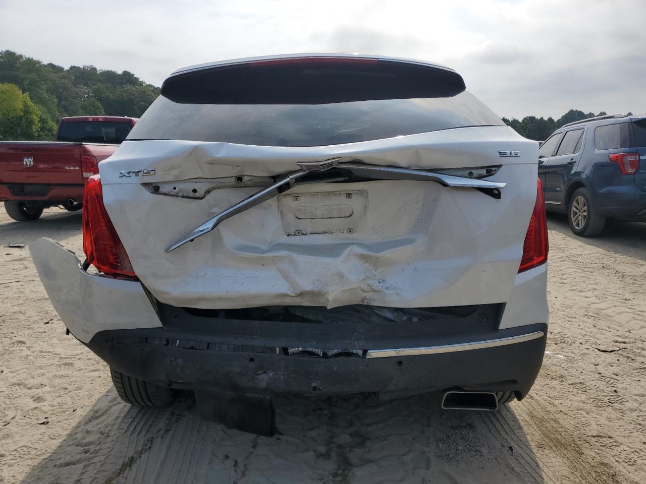 1GYKNBRS7HZ280902 2017 Cadillac Xt5 Luxury