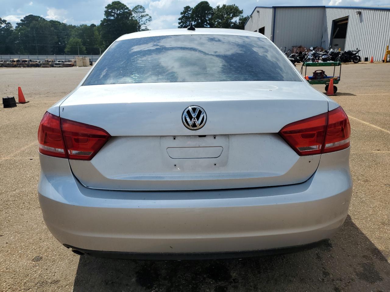 1VWBN7A33EC050227 2014 Volkswagen Passat Se