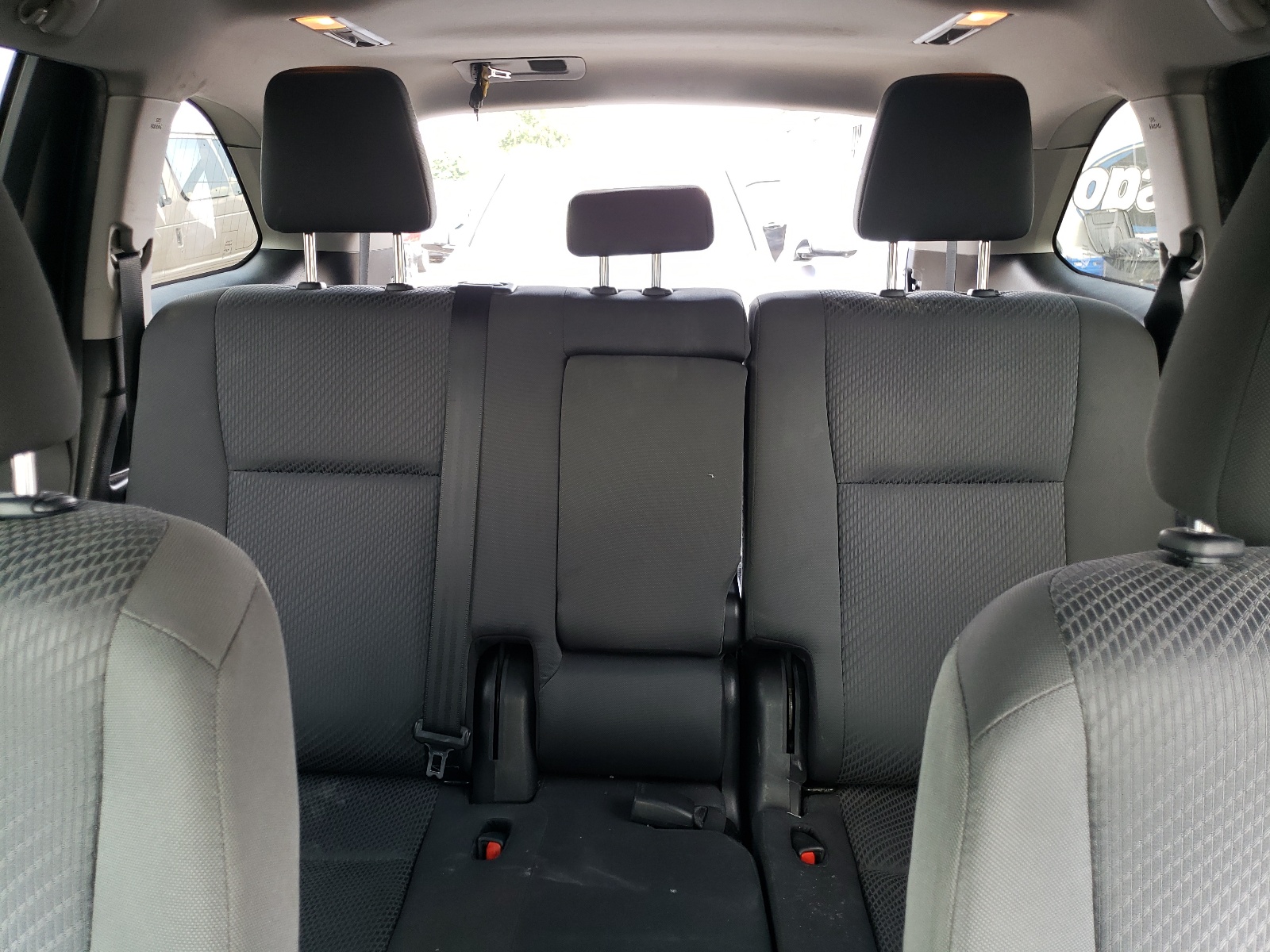 5TDBZRFH8KS704124 2019 Toyota Highlander Le