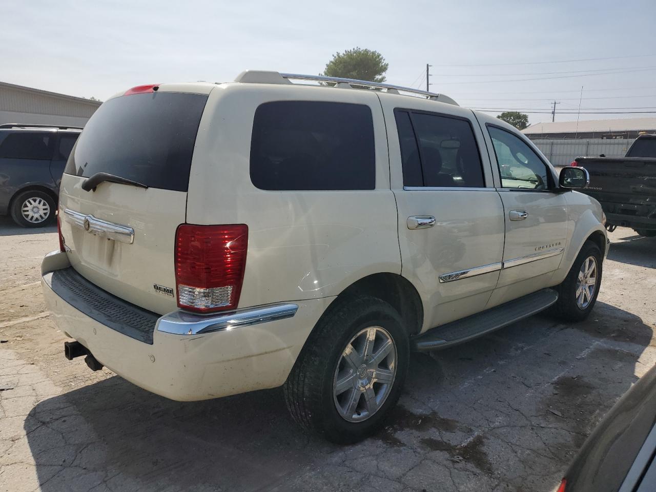 2007 Chrysler Aspen - Image 3