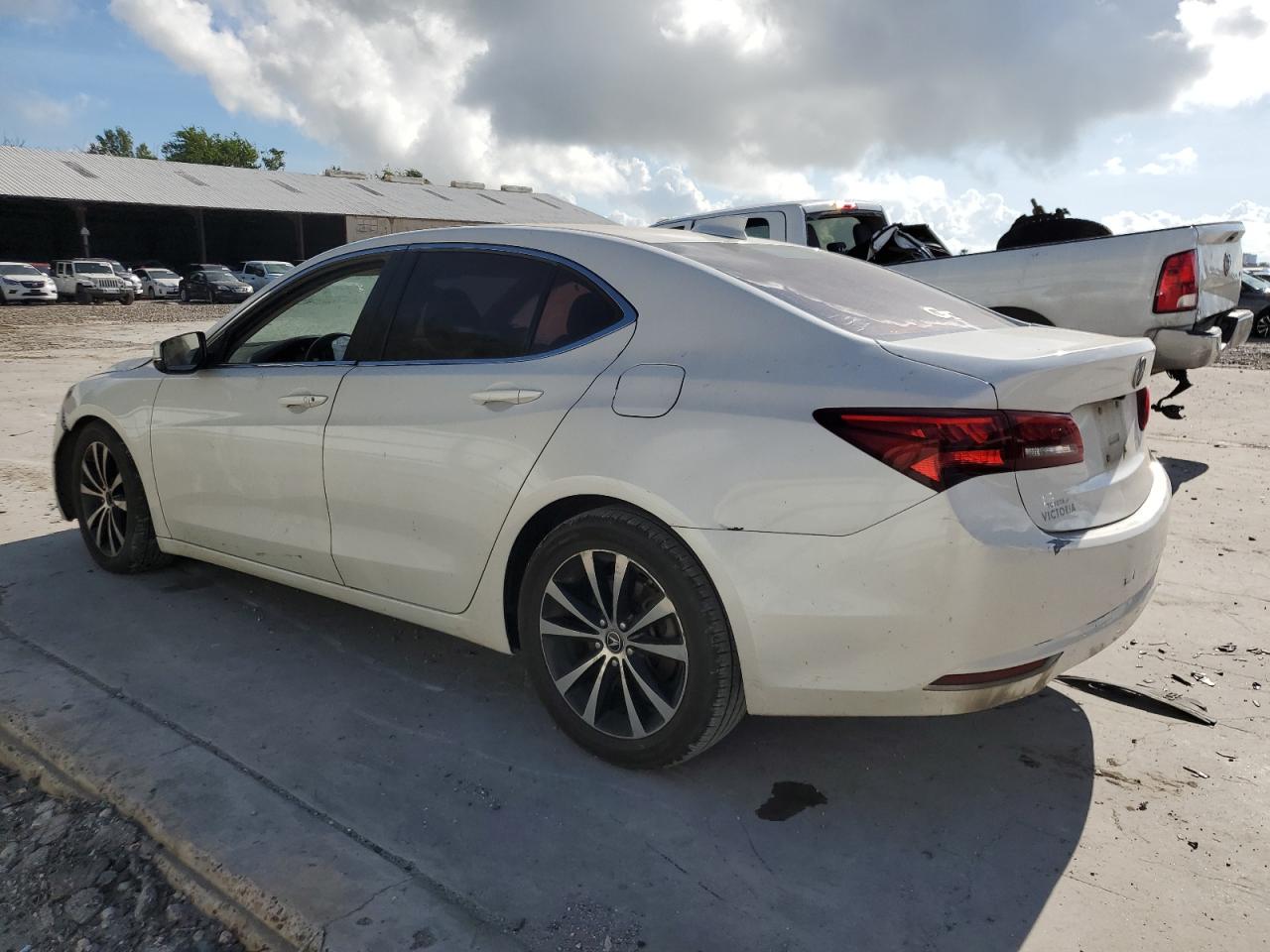 VIN 19UUB1F32FA028678 2015 ACURA TLX no.2