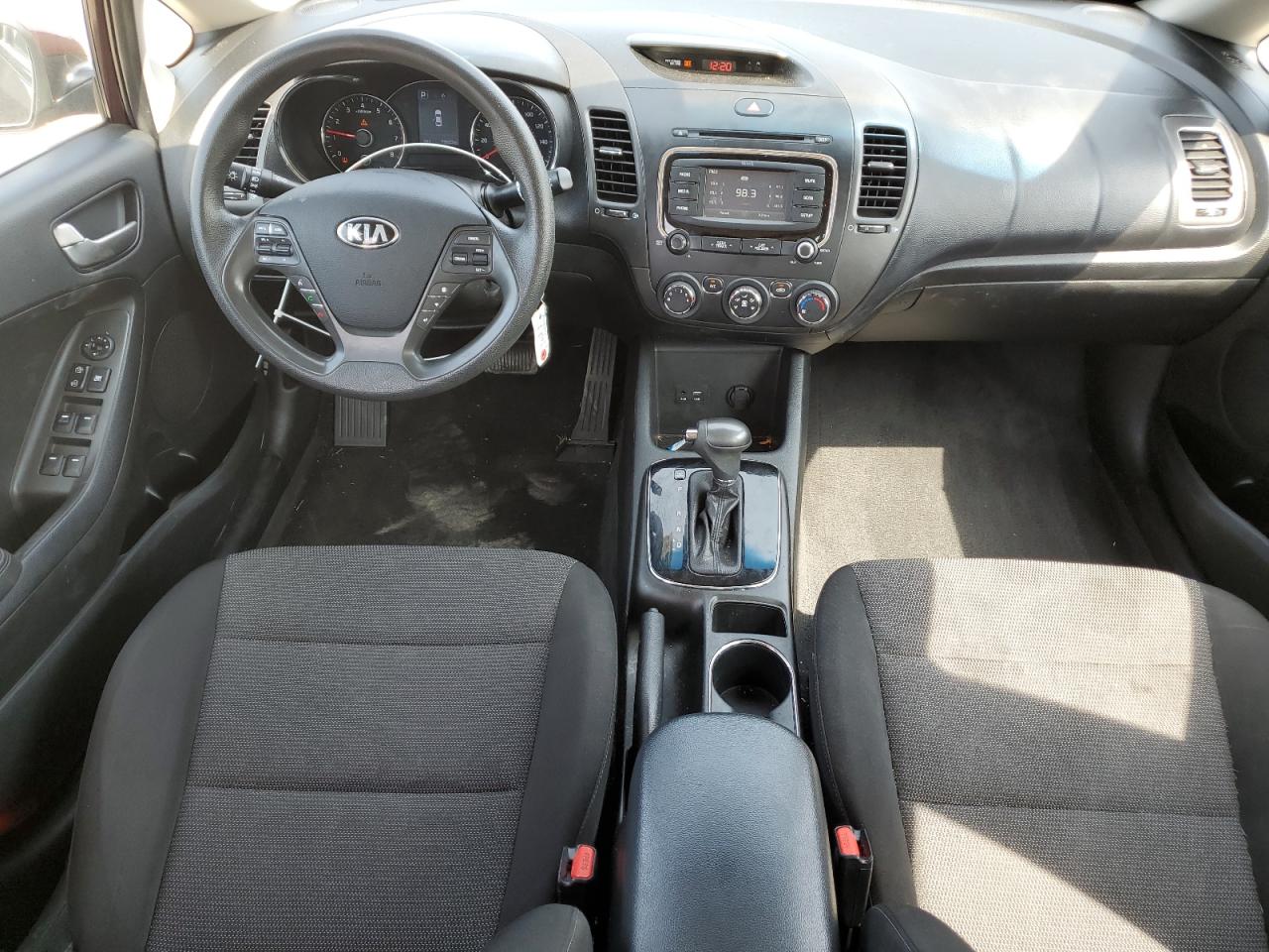 3KPFK4A7XJE274368 2018 Kia Forte Lx