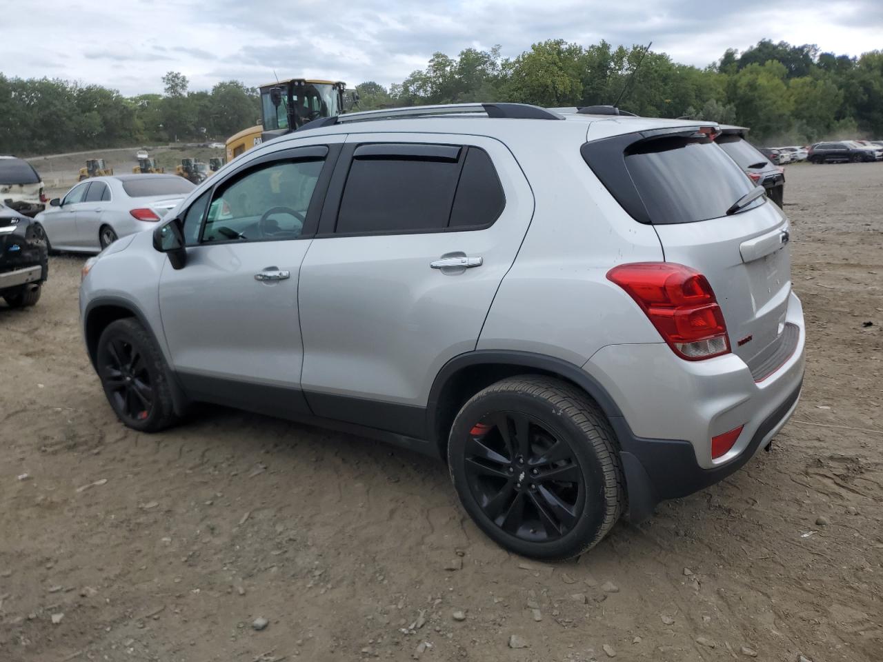 3GNCJPSB9JL202364 2018 CHEVROLET TRAX - Image 2