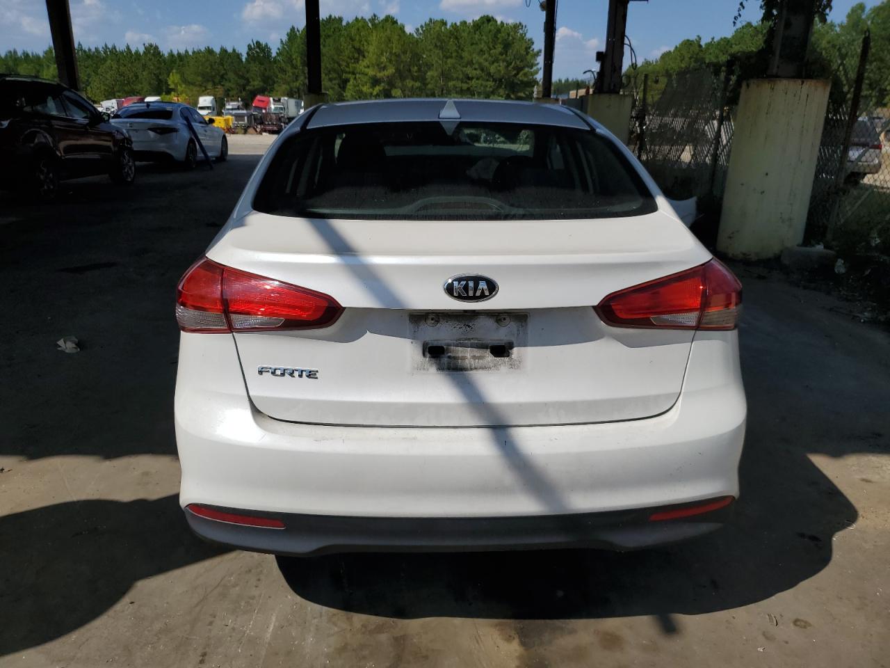 3KPFL4A7XJE200557 2018 Kia Forte Lx