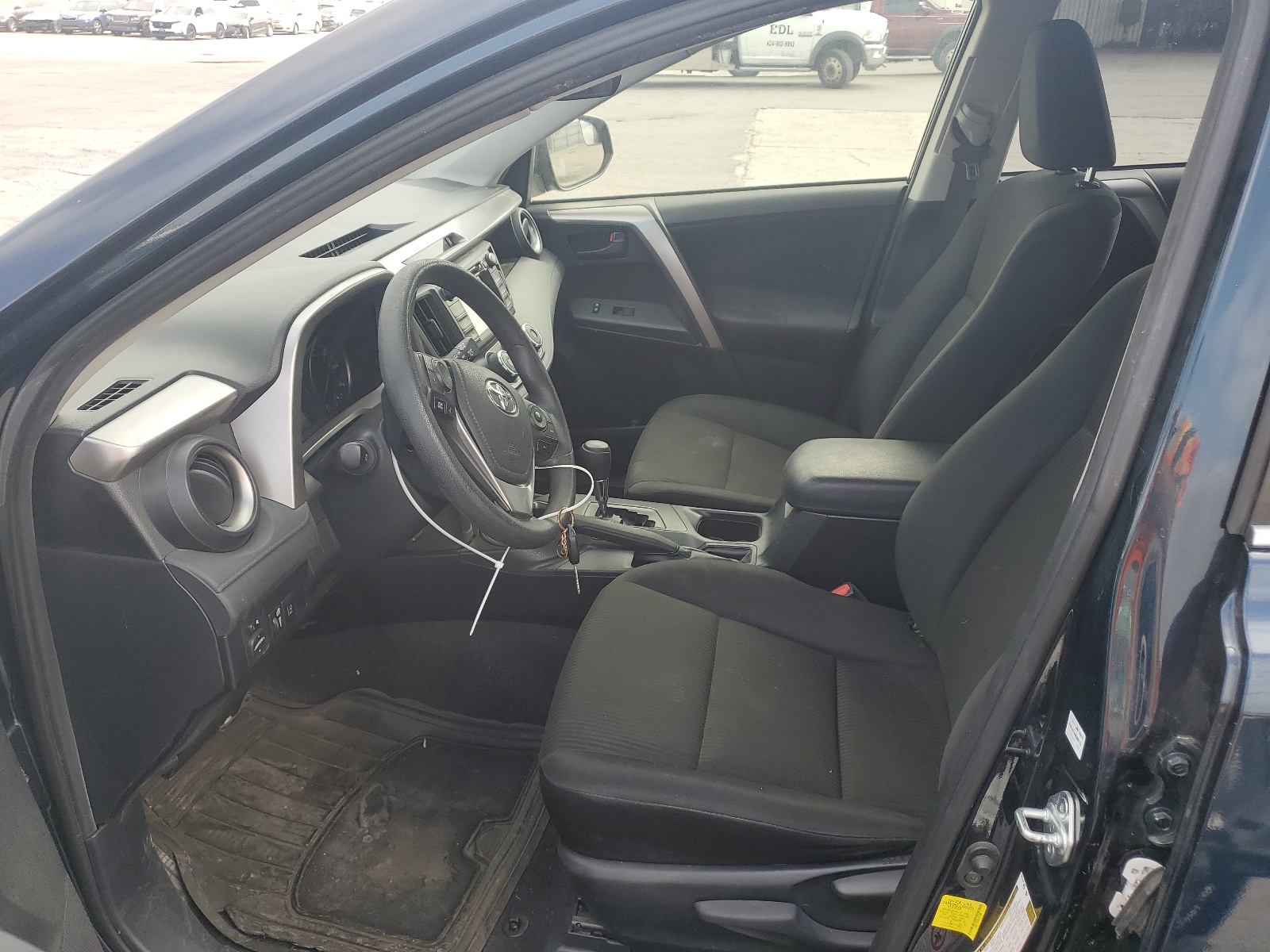 JTMZFREV0JJ737886 2018 Toyota Rav4 Le