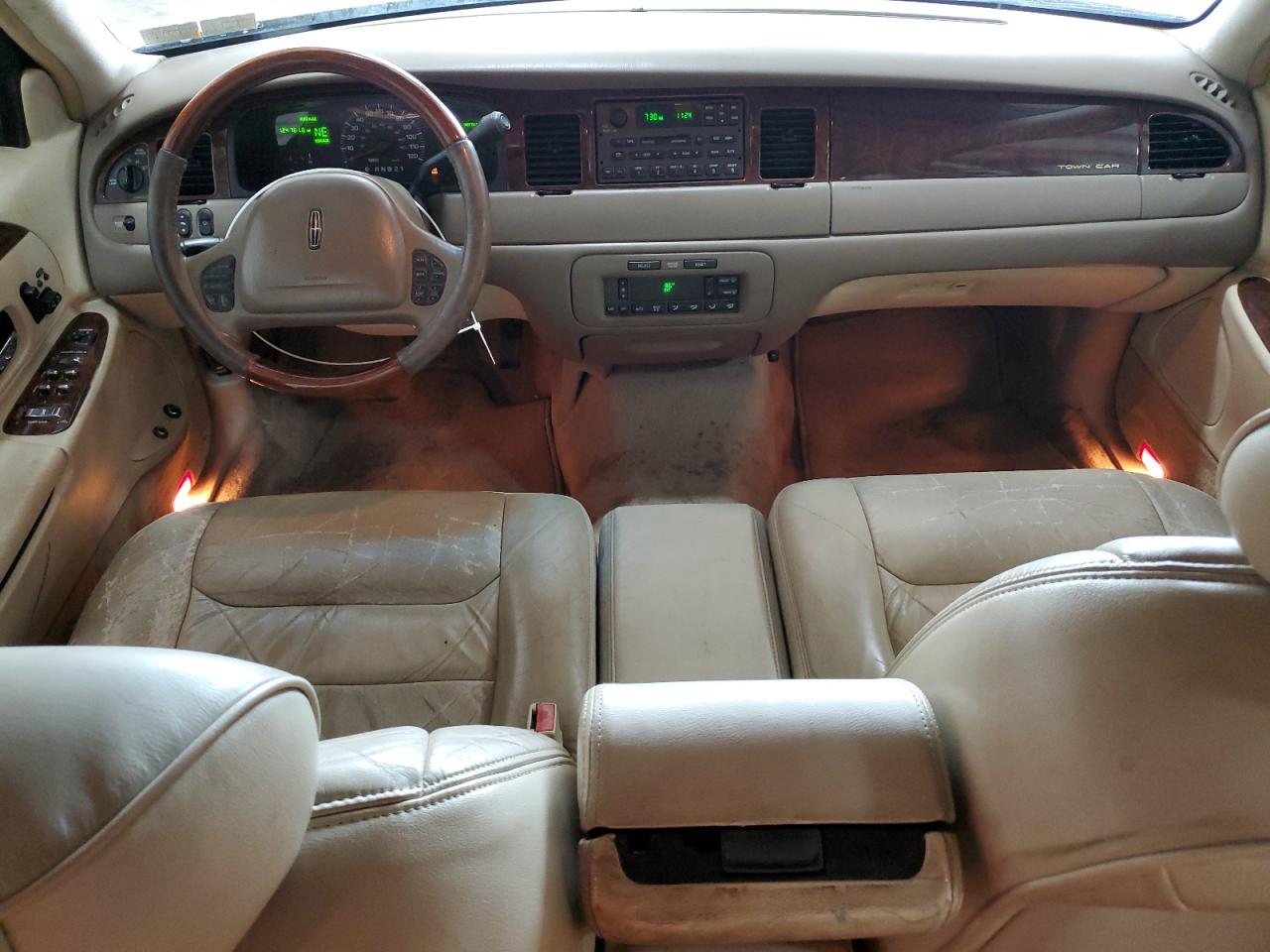 2001 Lincoln Town Car Signature VIN: 1LNHM82W11Y620734 Lot: 65324824