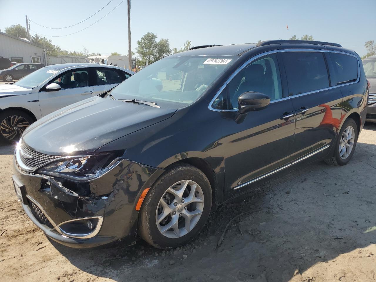 2C4RC1BG5HR820851 2017 CHRYSLER PACIFICA - Image 1