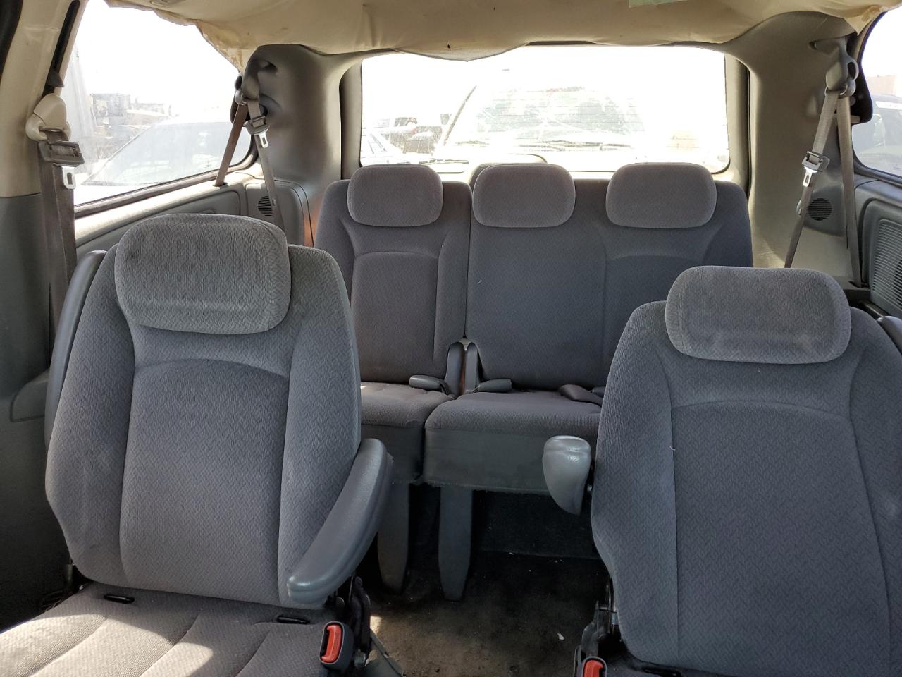 2005 Chrysler Town & Country Lx VIN: 2C4GP44R95R597639 Lot: 66390284