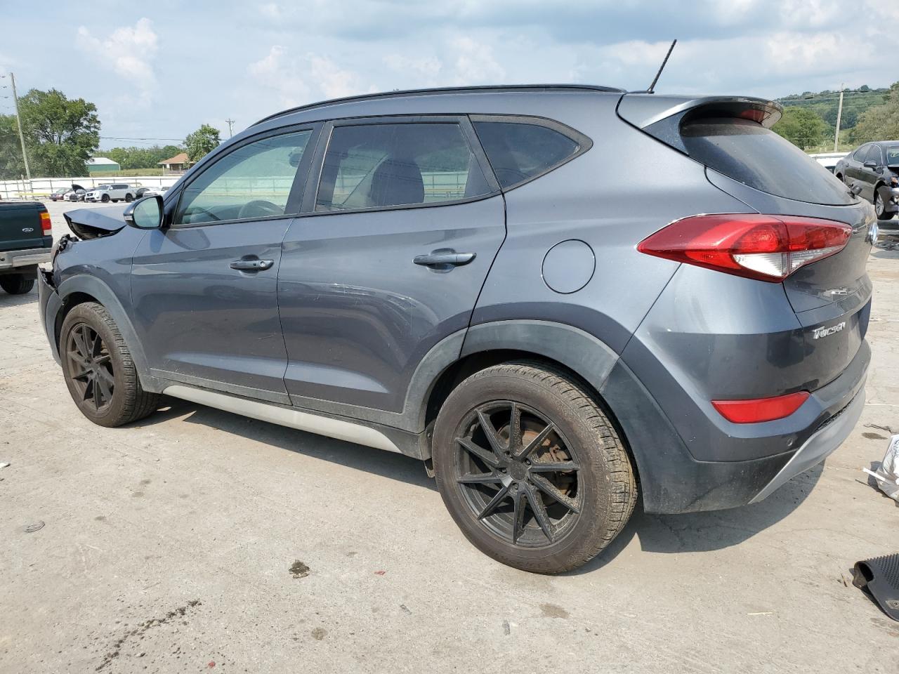 KM8J3CA26HU555466 2017 HYUNDAI TUCSON - Image 2