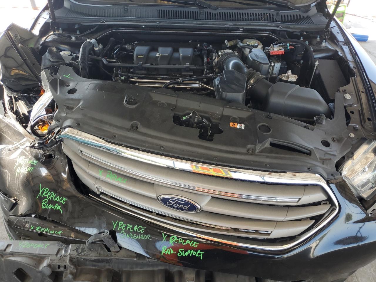 1FAHP2E88JG105067 2018 Ford Taurus Sel