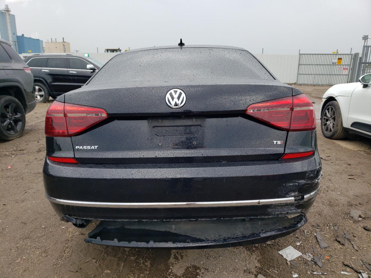 1VWAA7A33JC018878 2018 Volkswagen Passat S