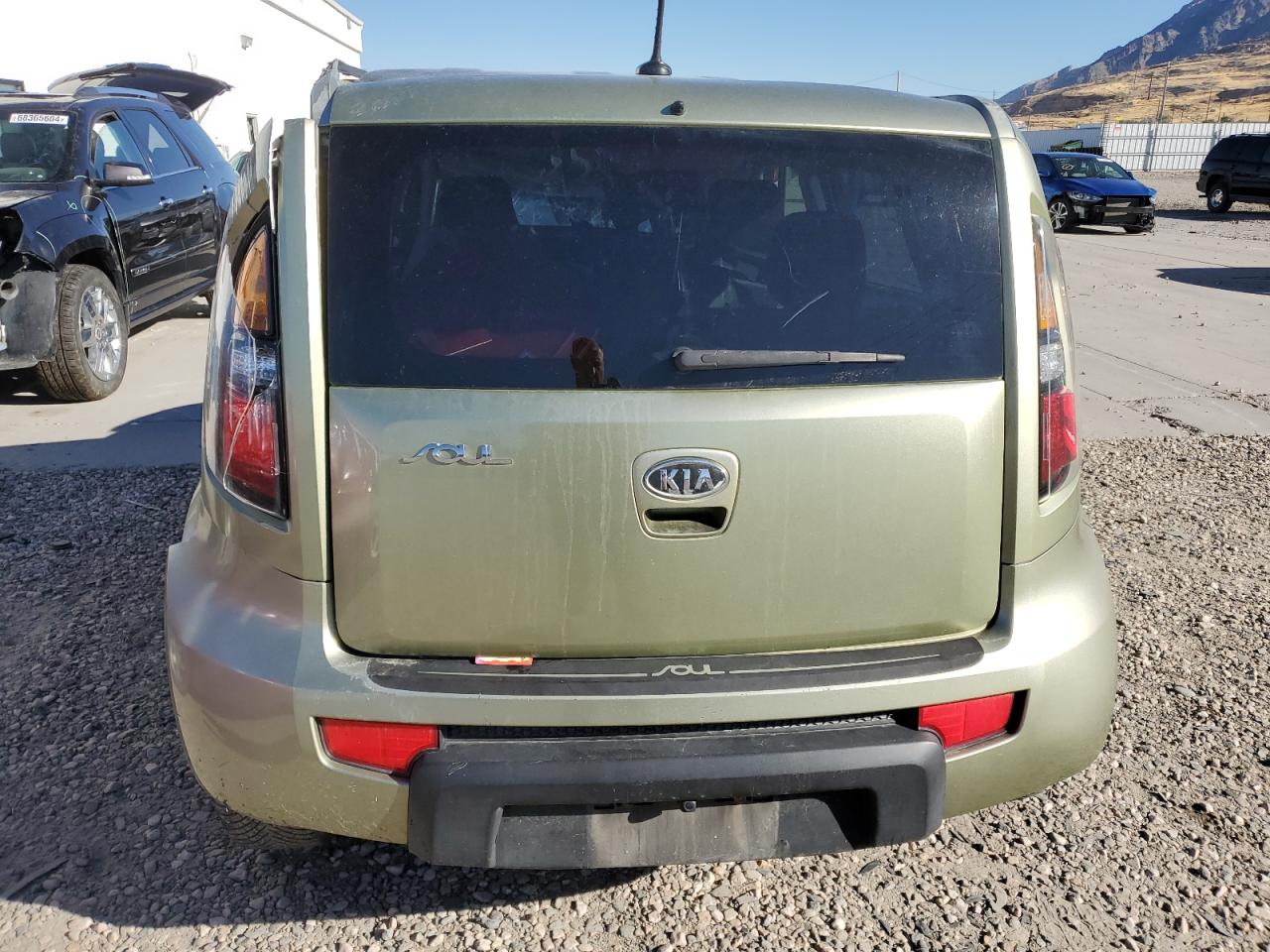 2011 Kia Soul + VIN: KNDJT2A21B7310837 Lot: 68464804