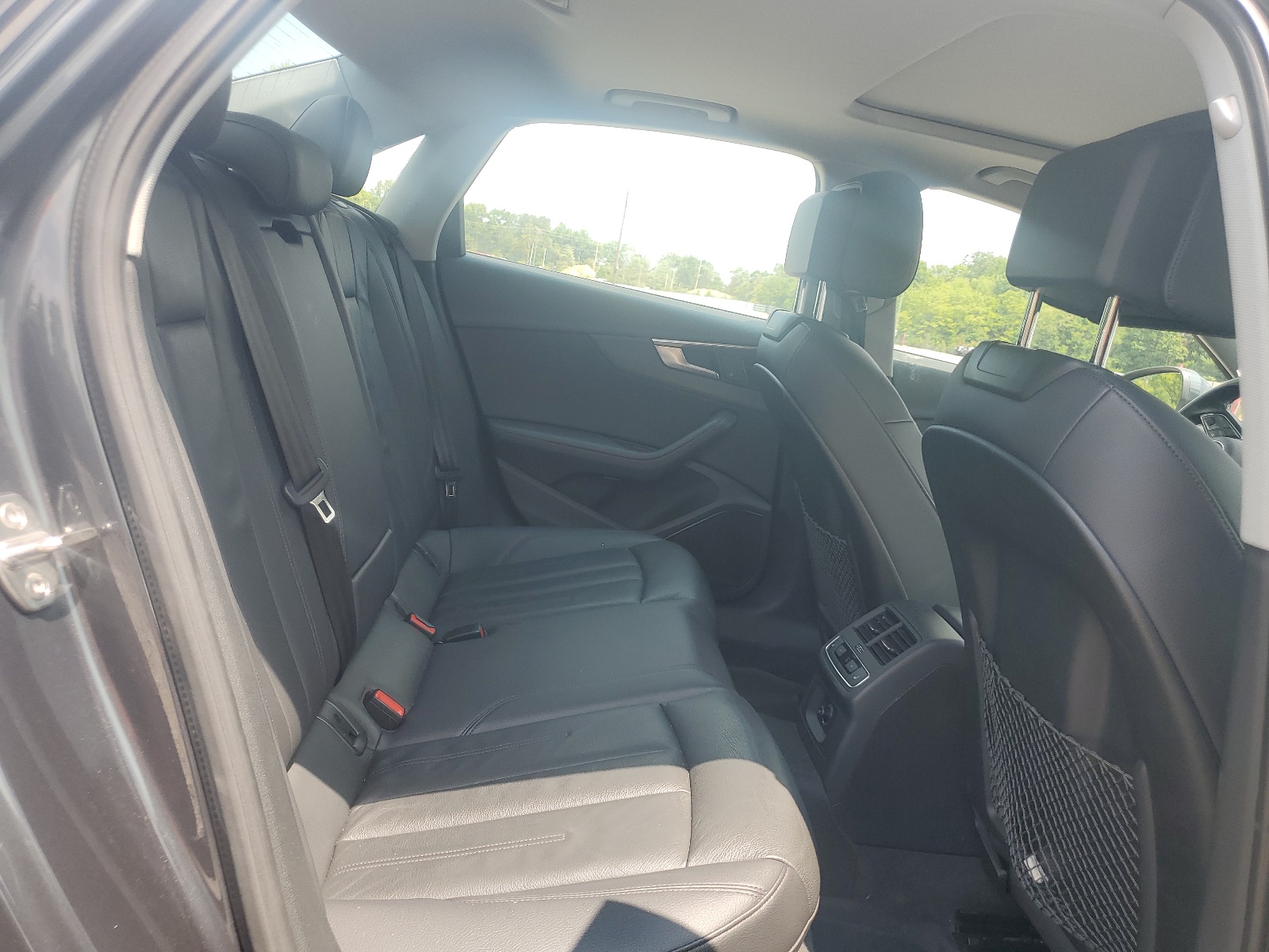 WAUFNAF48JA031260 2018 Audi A4 Prestige