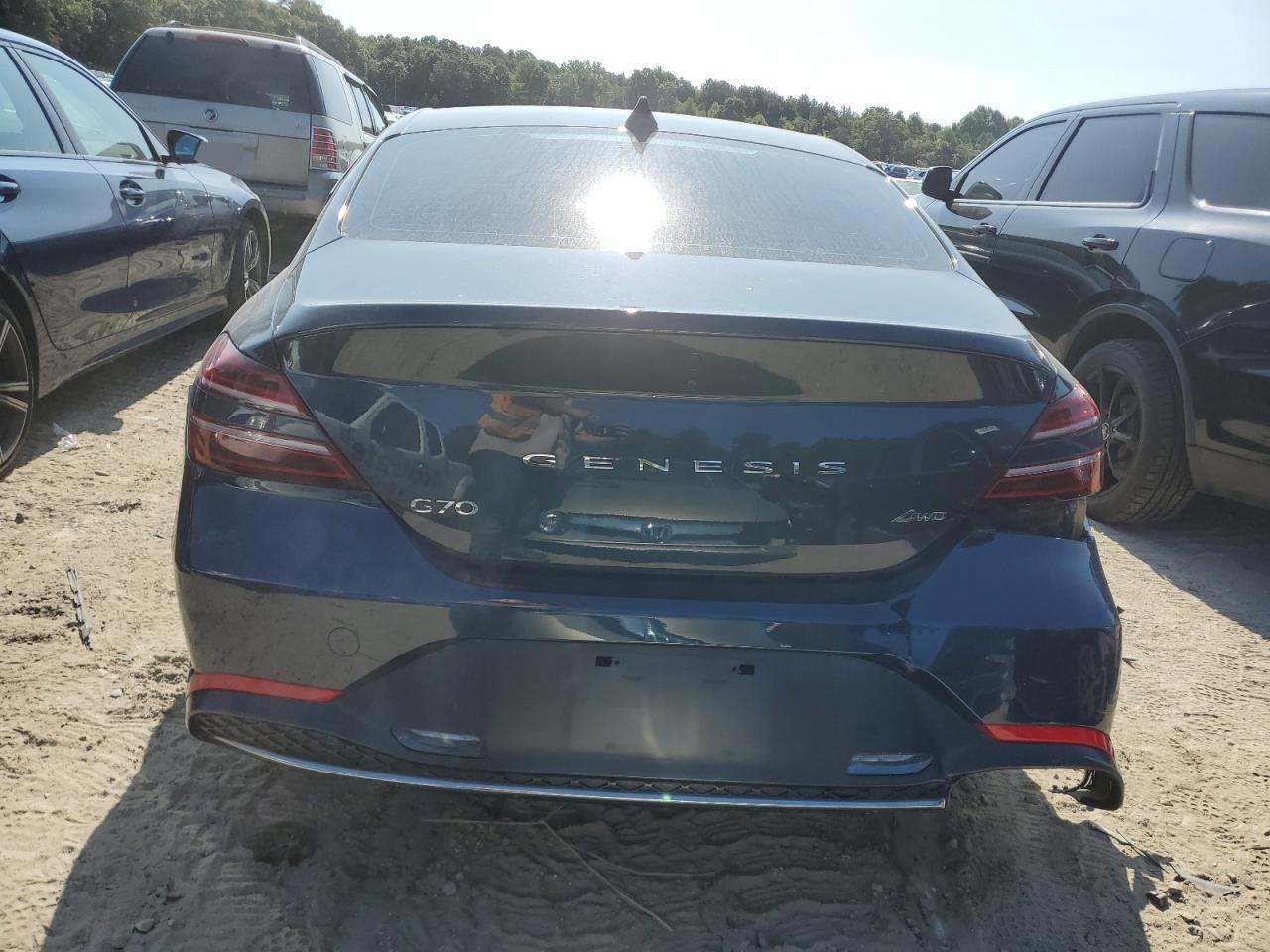 2022 Genesis G70 - Image 6
