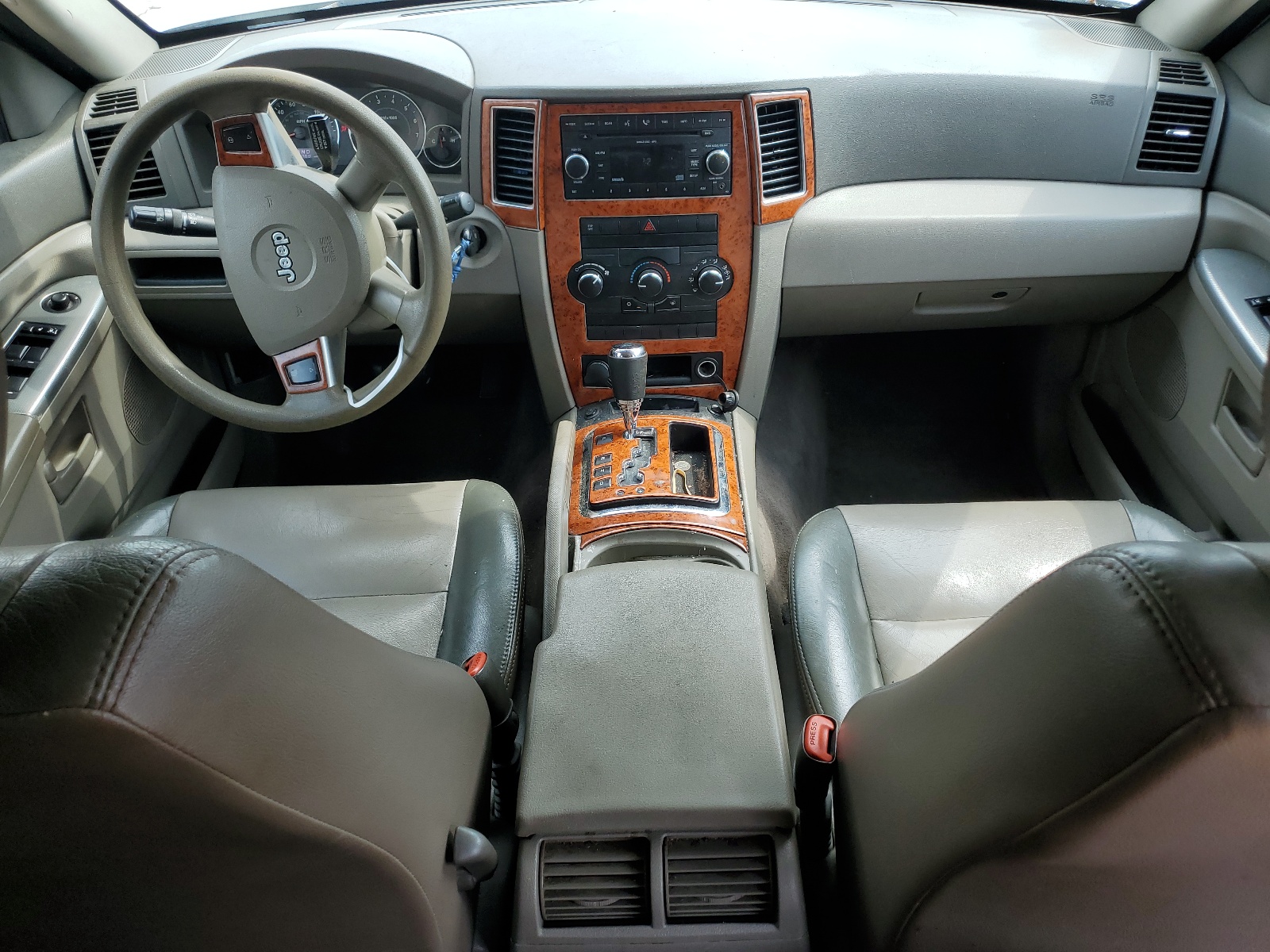 1J8GR48K08C225717 2008 Jeep Grand Cherokee Laredo