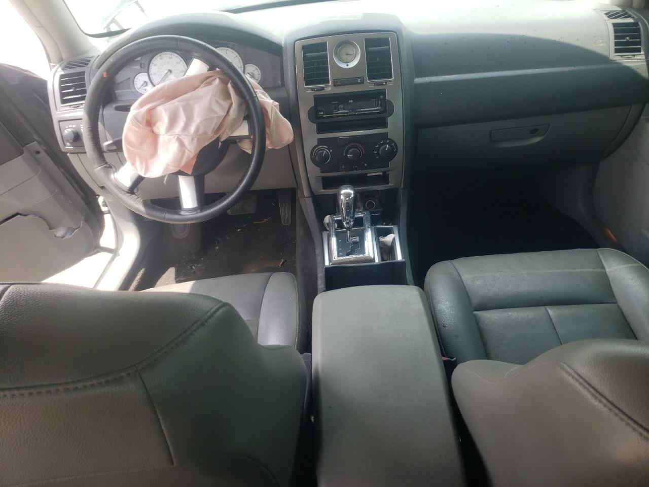 2005 Chrysler 300 - Image 8