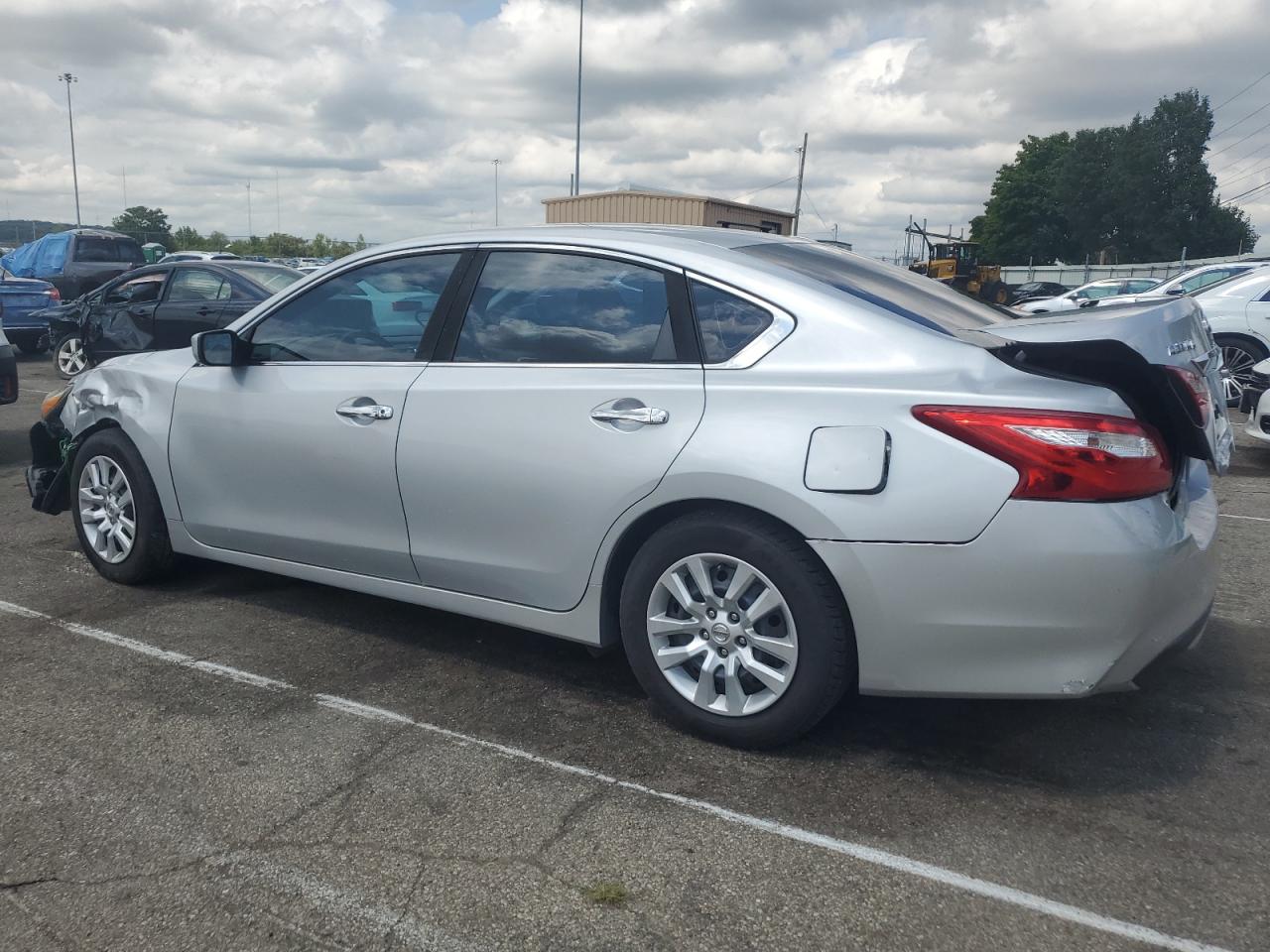 2016 Nissan Altima - Image 2