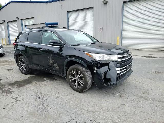 5TDBZRFH2HS378264 2017 Toyota Highlander Le