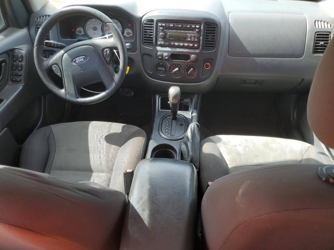 2005 Ford Escape Xls VIN: 1FMYU02Z45KD40276 Lot: 68739534