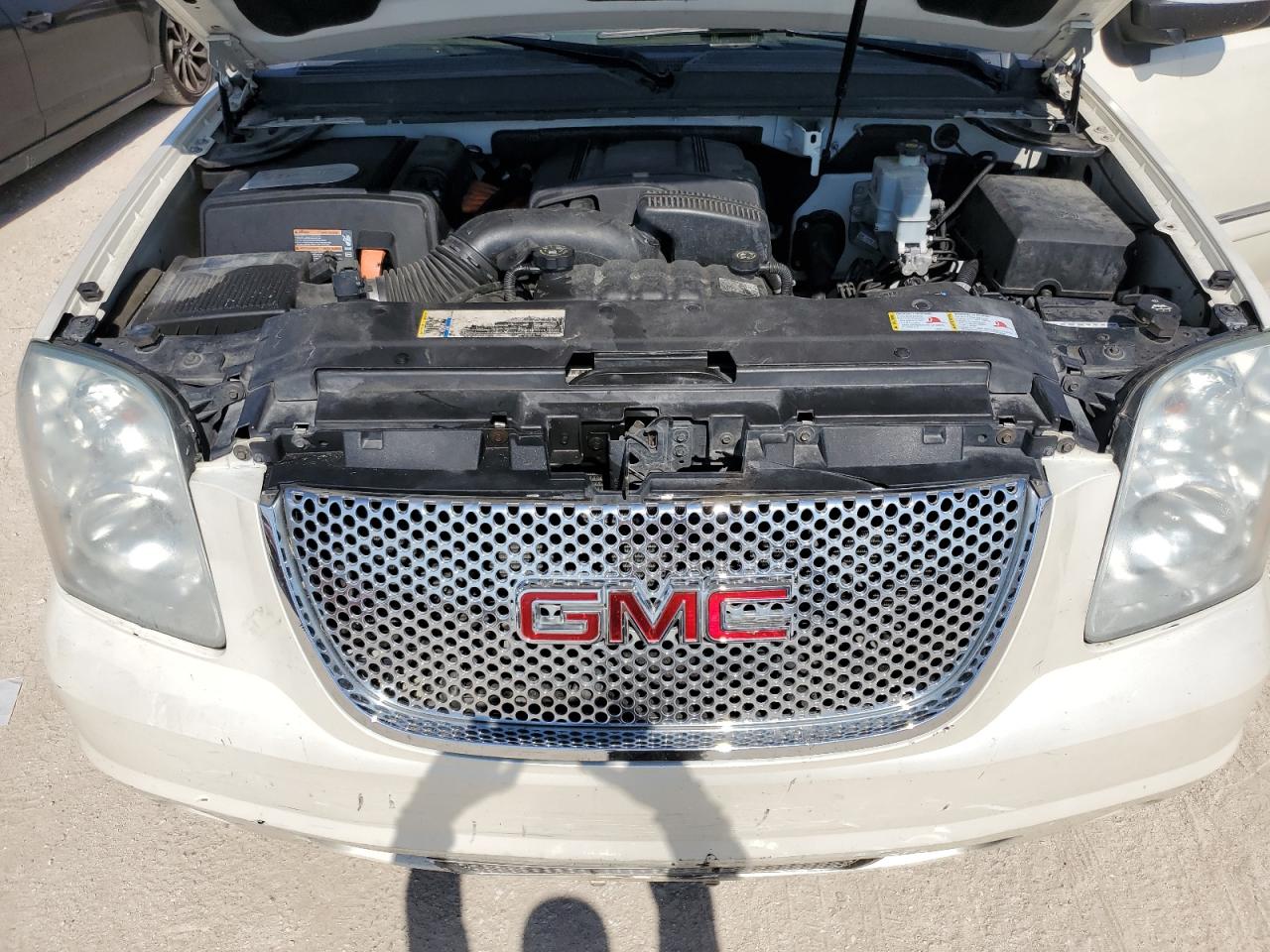 1GKUCGEJ9AR196475 2010 GMC Yukon Denali Hybrid