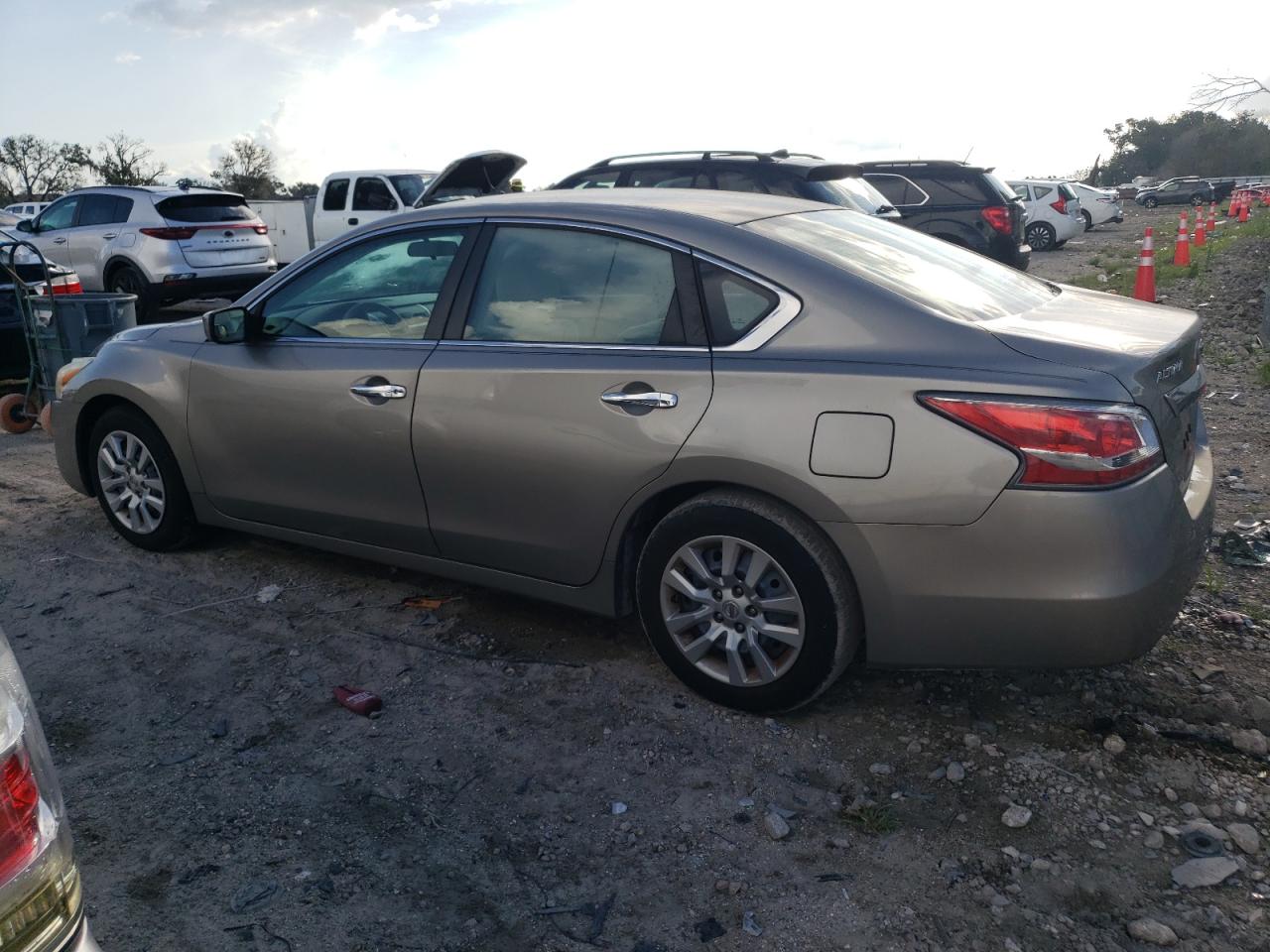 2015 Nissan Altima - Image 2