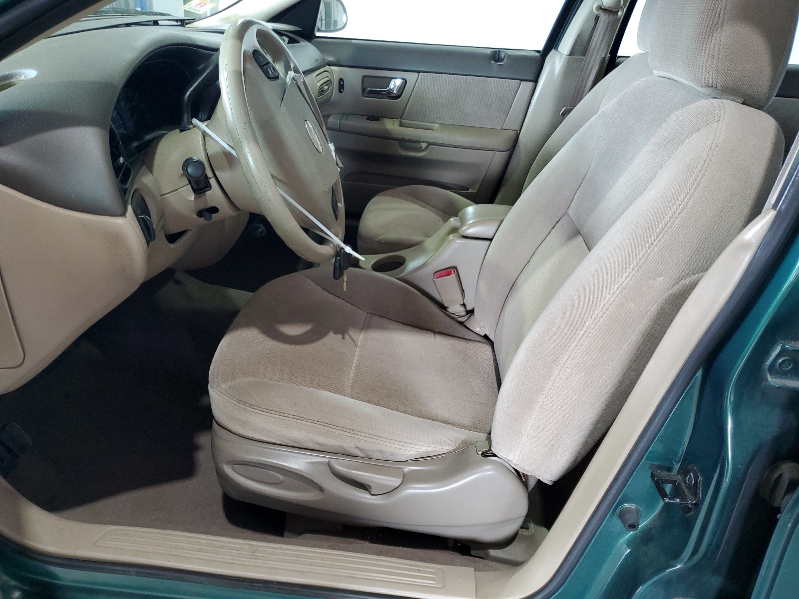 1FAFP5326YG205363 2000 Ford Taurus Se