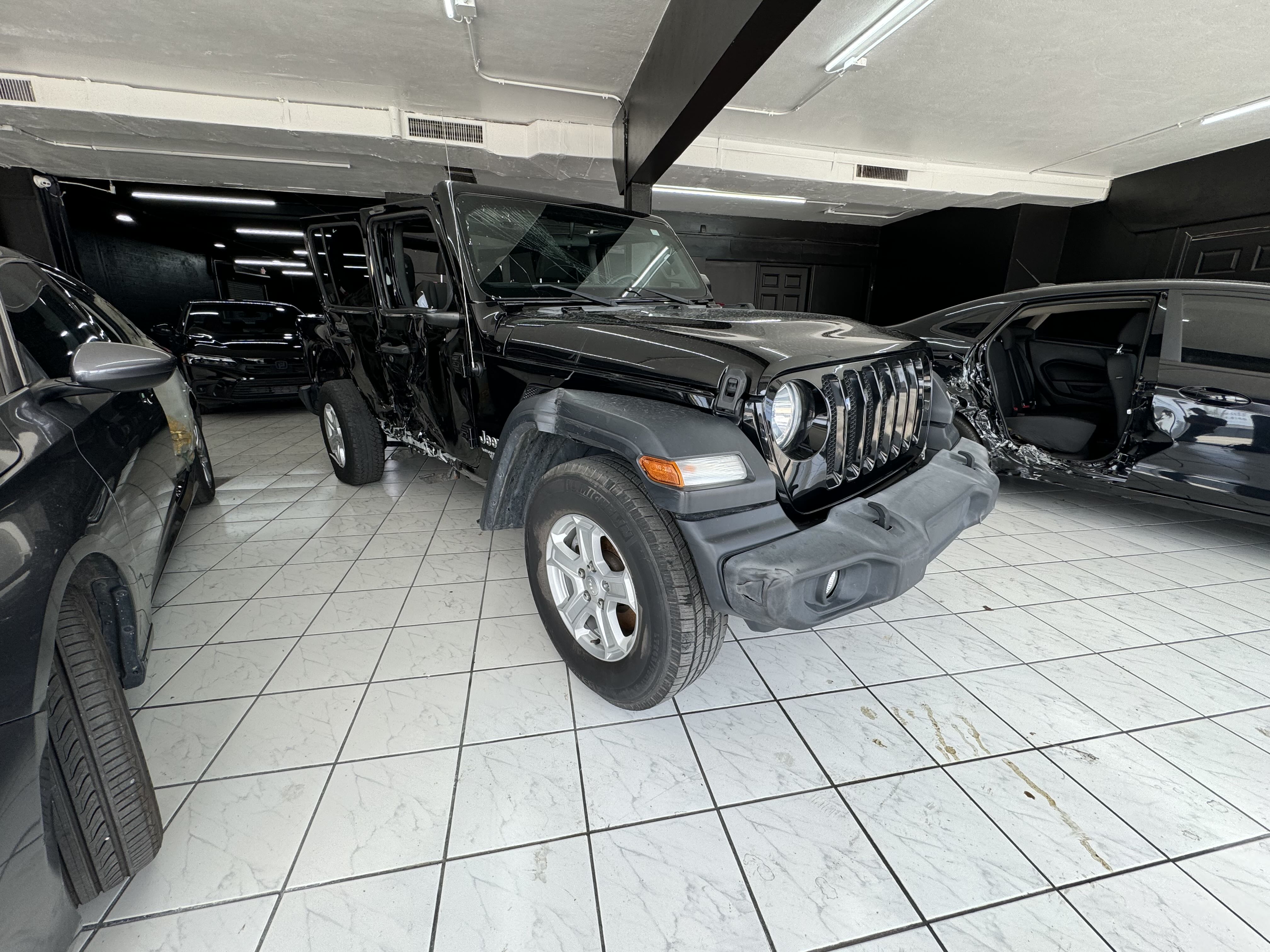 2018 Jeep Wrangler Unlimited Sport vin: 1C4HJXDG0JW189134