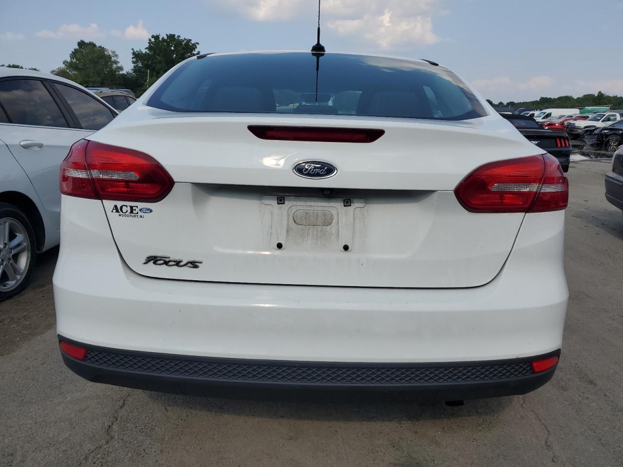 1FADP3E22JL306986 2018 Ford Focus S