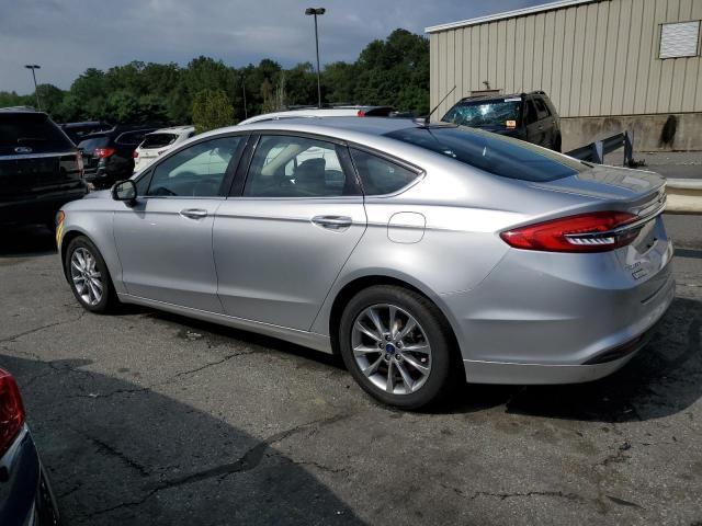 Sedans FORD FUSION 2017 Srebrny