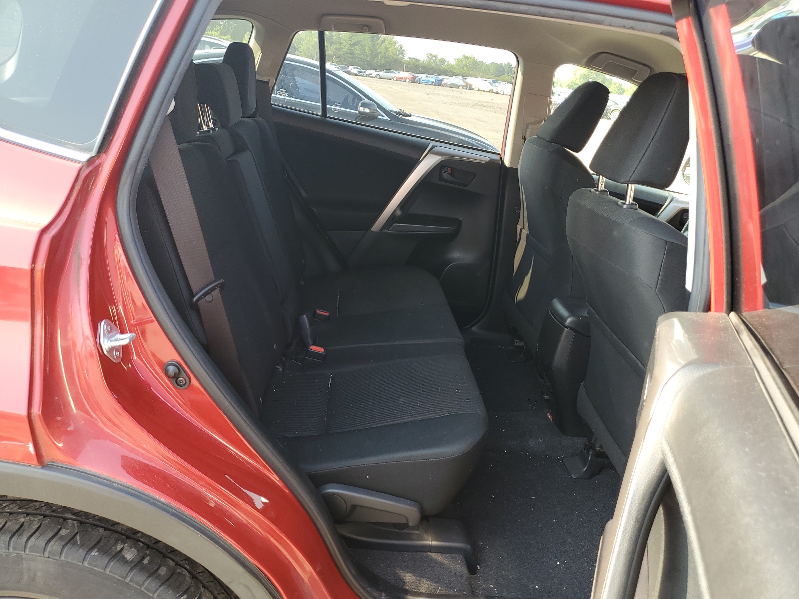 JTMBFREV4HJ140803 2017 Toyota Rav4 Le