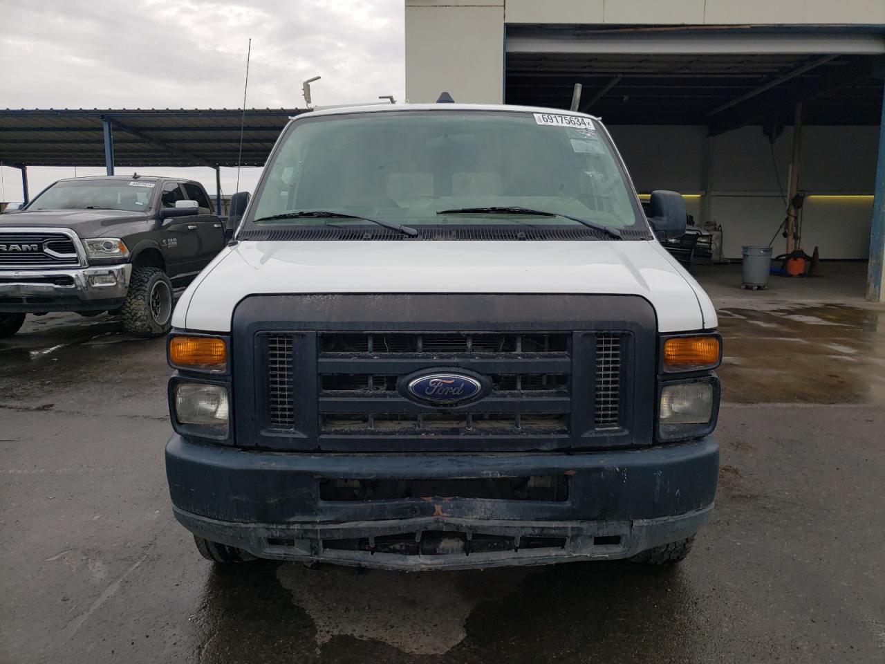 2010 Ford Econoline - Image 5