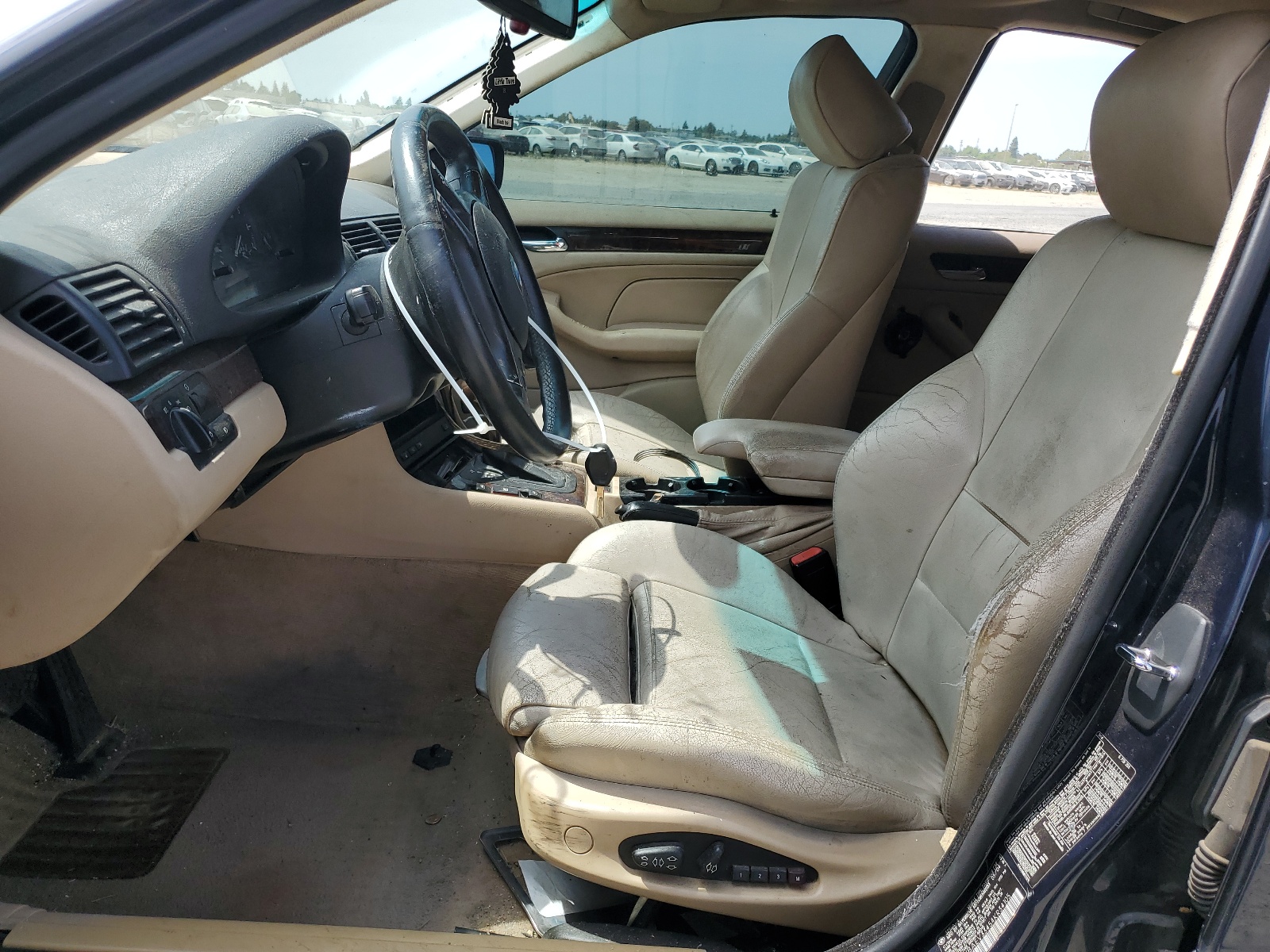 WBAEV33454KR34105 2004 BMW 325 I