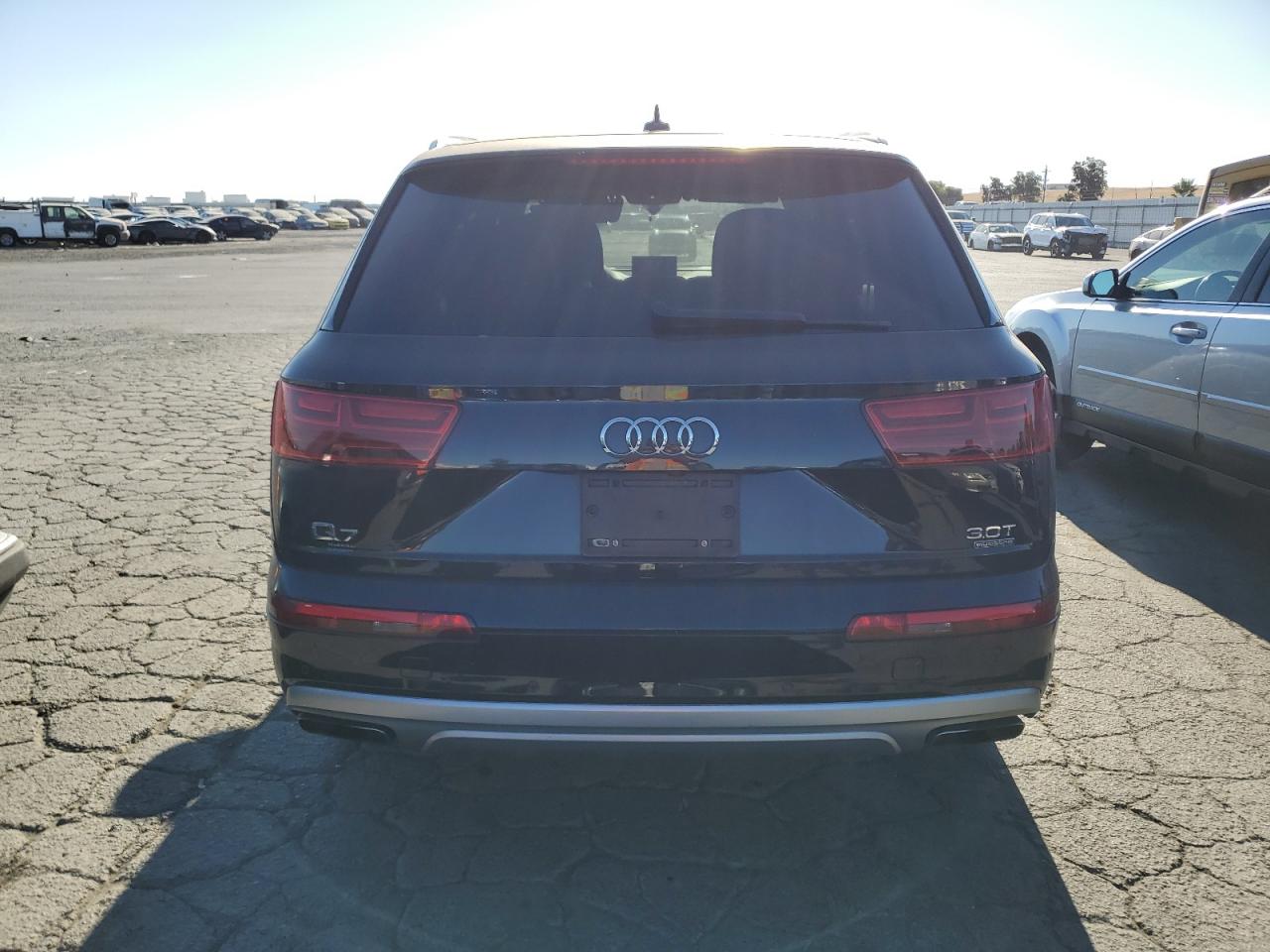 WA1LAAF75HD033661 2017 Audi Q7 Premium Plus