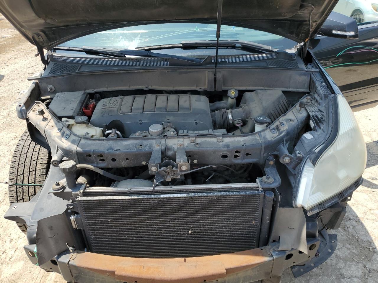 2010 Chevrolet Traverse - Image 12